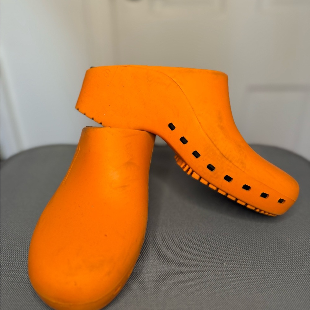 Orange Calzuro without upper ventilation holes